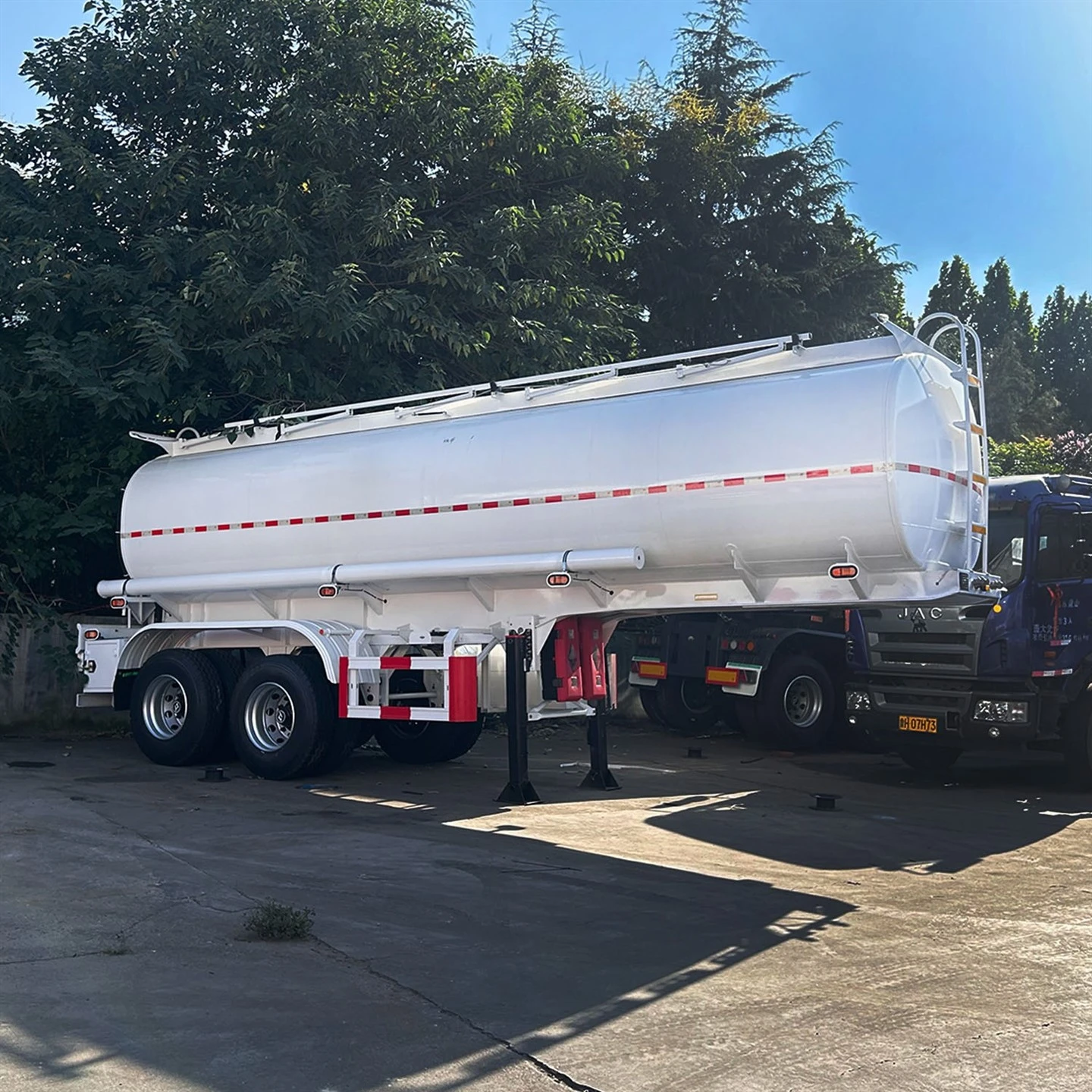 Högkvalitativ 2-axlig bränsletank semitrailer Oljetank semi trailer Anpassad